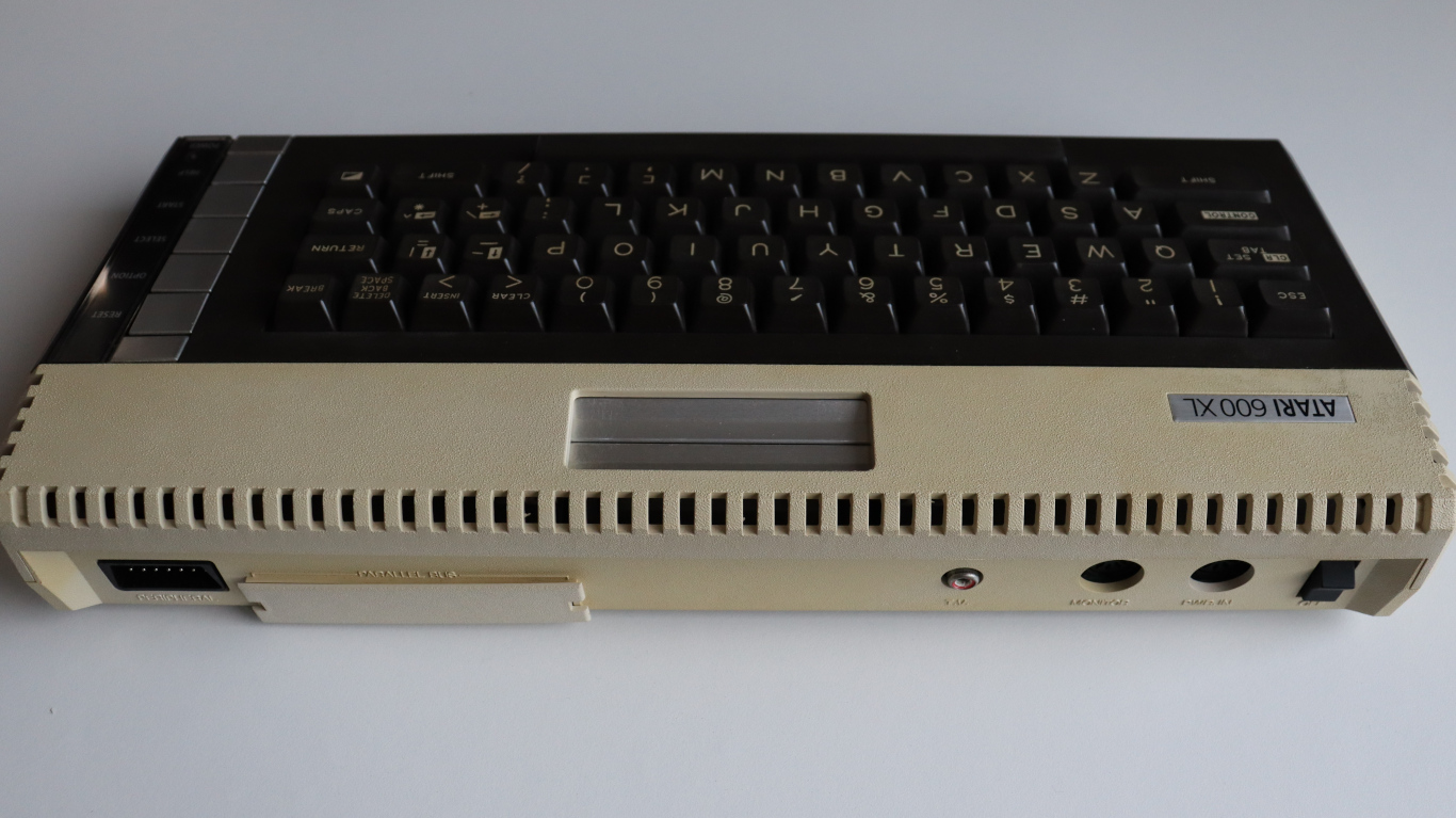 ATARI 600XL